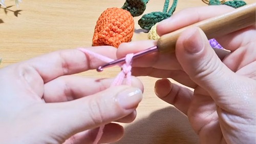 Crochet Tulip Keychain Pattern 1