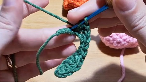Crochet Tulip Keychain Pattern 6