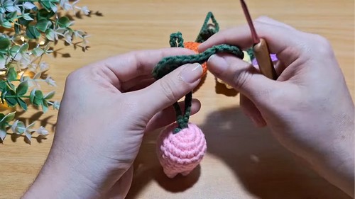 Crochet Tulip Keychain Pattern 7