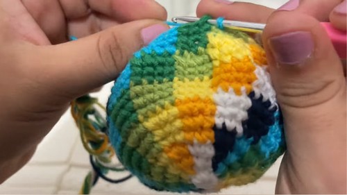 Crochet Air Balloon Keychain Pattern 4