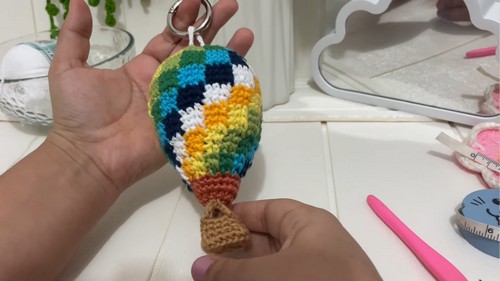 Crochet Air Balloon Keychain Pattern 7