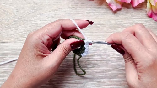 Crochet Beautiful Wreath Pattern 2