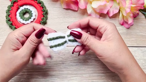 Crochet Beautiful Wreath Pattern 6