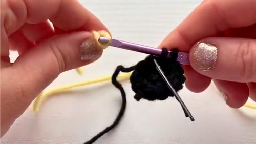 Crochet Bee Amigurumi Pattern 1