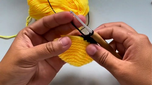 Crochet Bee Amigurumi Pattern 3