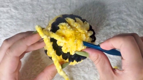 Crochet Bee Amigurumi Pattern 5