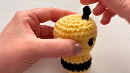Crochet Bee Amigurumi Pattern 7