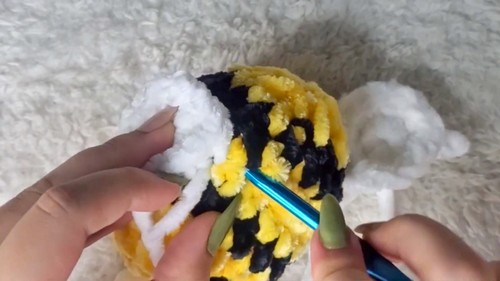 Crochet Bee Amigurumi Pattern 7