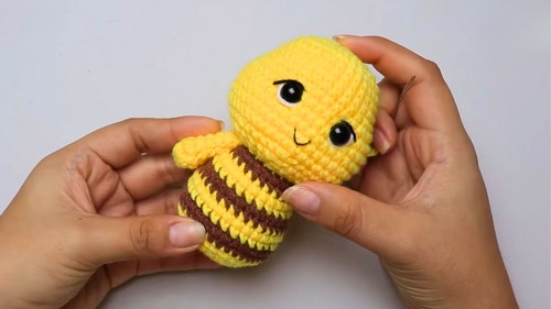 Crochet Bee Amigurumi Pattern 8