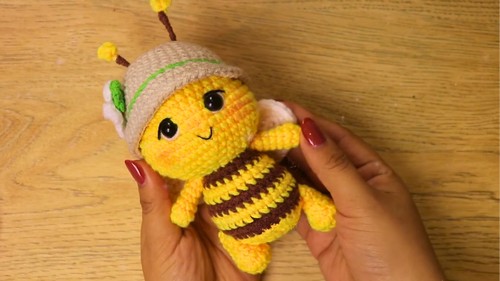 Crochet Bee Amigurumi Pattern 9
