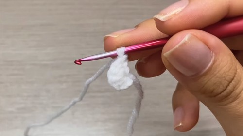 Crochet Bee Keycharm Pattern 7