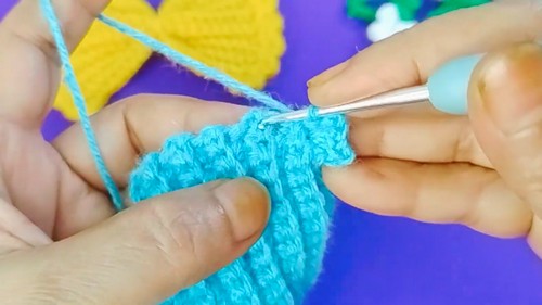 Crochet Bow Hair Clips Pattern 3