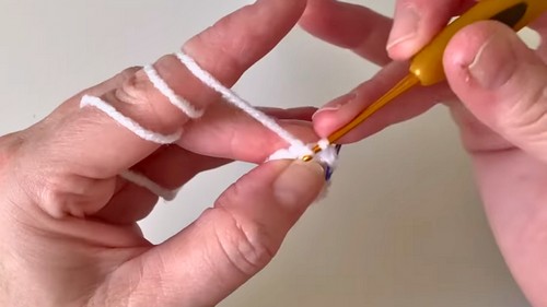 Crochet Christmas Bauble Pattern 5