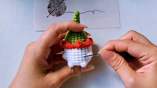 Crochet Christmas Elf Mushroom Pattern 6