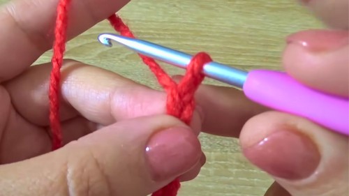 Crochet Christmas Gift Bow Pattern 1