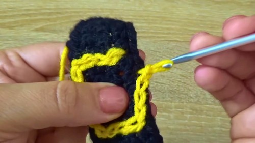 Crochet Christmas Gift Bow Pattern 6