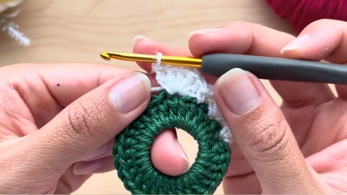 Crochet Christmas Ornament Pattern 4