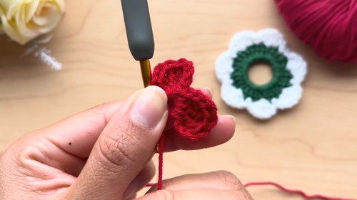 Crochet Christmas Ornament Pattern 6