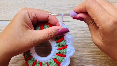 Crochet Christmas Ornament Pattern 6