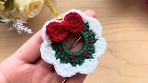 Crochet Christmas Ornament Pattern 8
