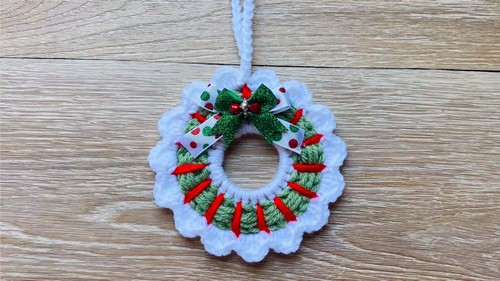 Crochet Christmas Ornament Pattern 8
