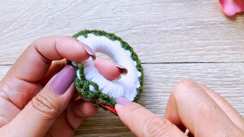 Crochet Christmas Ornaments Pattern 4