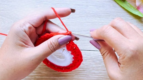 Crochet Christmas Ornaments Pattern 4