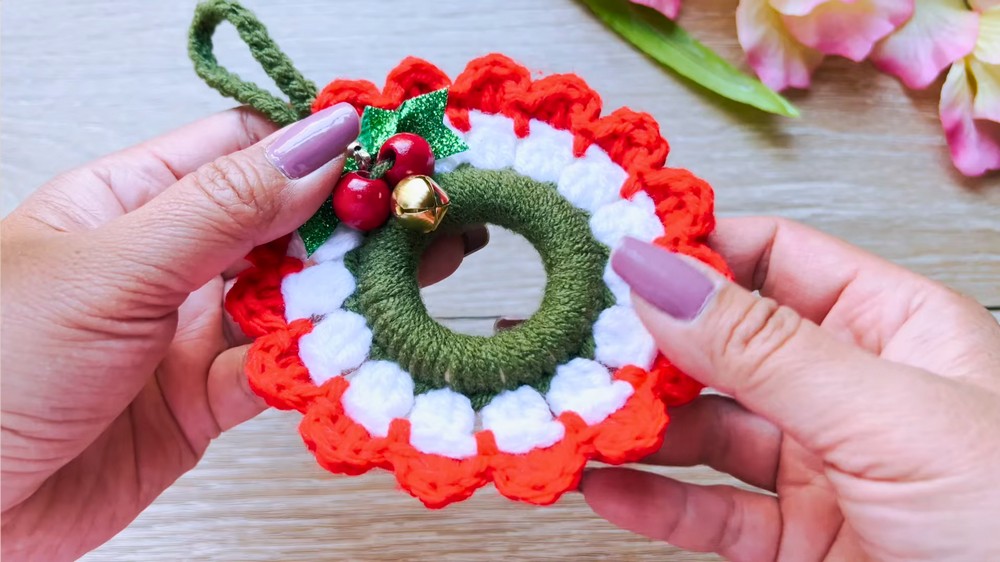 Crochet Christmas Ornaments Pattern 9