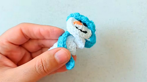 Crochet Christmas Snowman Keychain Pattern 7