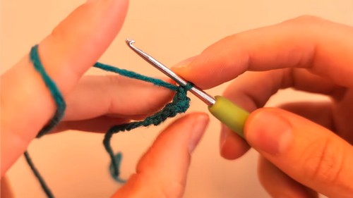 Crochet Christmas Tree Earrings Pattern 2