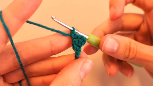 Crochet Christmas Tree Earrings Pattern 3