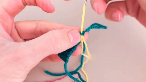 Crochet Christmas Tree Earrings Pattern 5