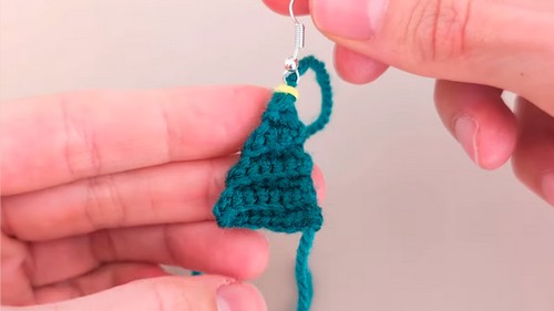 Crochet Christmas Tree Earrings Pattern 6