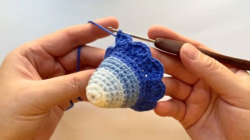 Crochet Christmas Tree Keychain Pattern 5