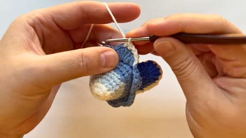 Crochet Christmas Tree Keychain Pattern 6