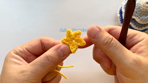 Crochet Christmas Tree Keychain Pattern 7