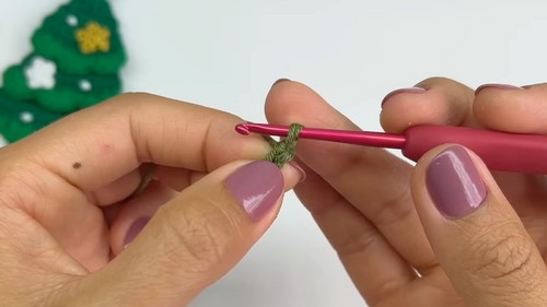 Crochet Christmas Tree Ornament Pattern 1