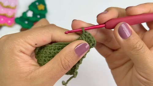 Crochet Christmas Tree Ornament Pattern 4