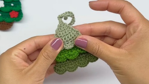 Crochet Christmas Tree Ornament Pattern 8