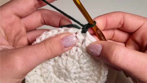 Crochet Christmas Wreath Coasters Pattern 5