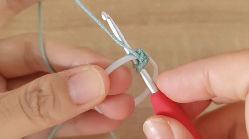 Crochet Christmas Wreath Keychain Pattern 1