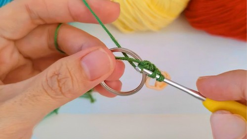 Crochet Christmas Wreath Keychain Pattern 2