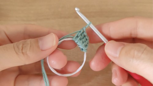 Crochet Christmas Wreath Keychain Pattern 2