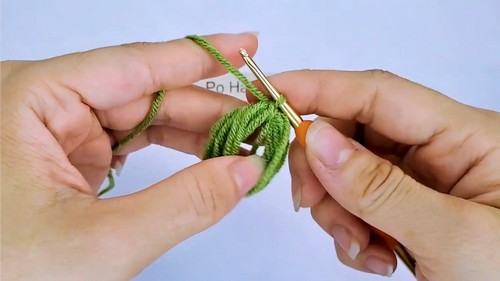 Crochet Christmas Wreath Pattern 1