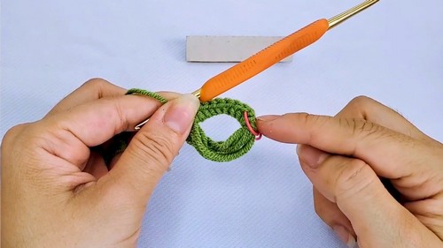 Crochet Christmas Wreath Pattern 2