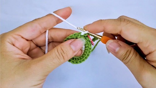 Crochet Christmas Wreath Pattern 3