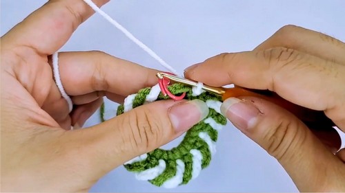 Crochet Christmas Wreath Pattern 5
