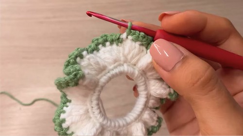 Crochet Christmas Wreaths Pattern 5