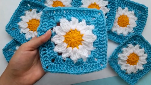 Crochet Daisy Flower Granny Square Pattern 7