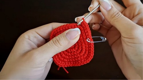 Crochet Deadpool Amigurumi Pattern 3